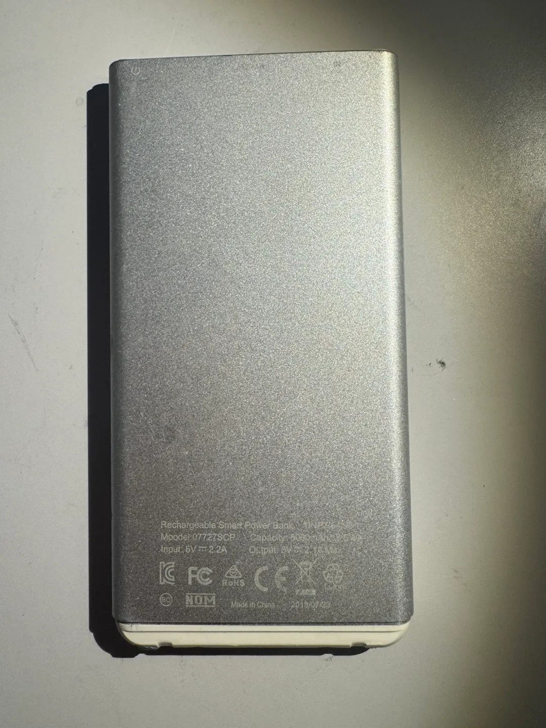 Herschel Rechargeable Smart Power Bank 6000mAh image indicator(2)