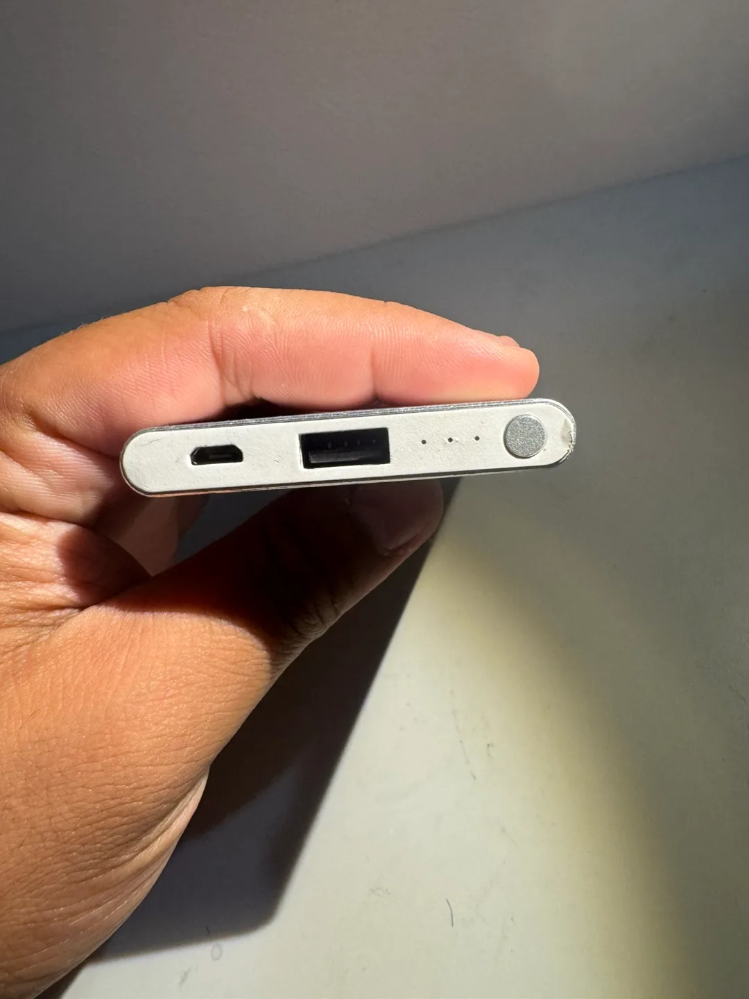 Herschel Rechargeable Smart Power Bank 6000mAh image indicator(4)