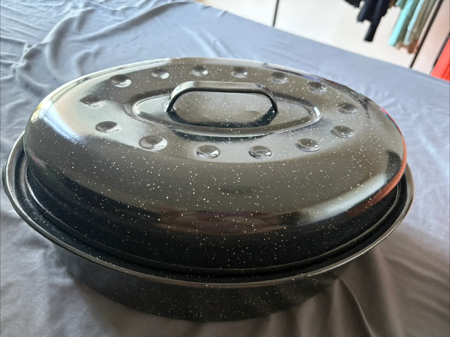 Roasting Pan with Lid, Black thumbnail