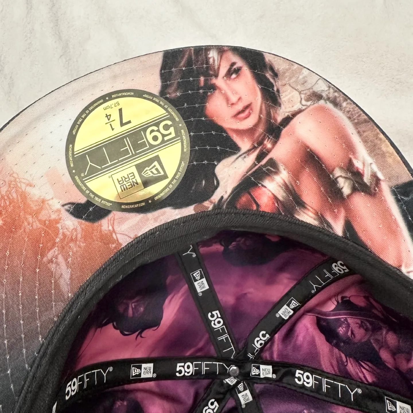 New Era Wonder Woman Collectable 59FIFTY Fitted Cap - Size 7 1/4 image indicator(5)
