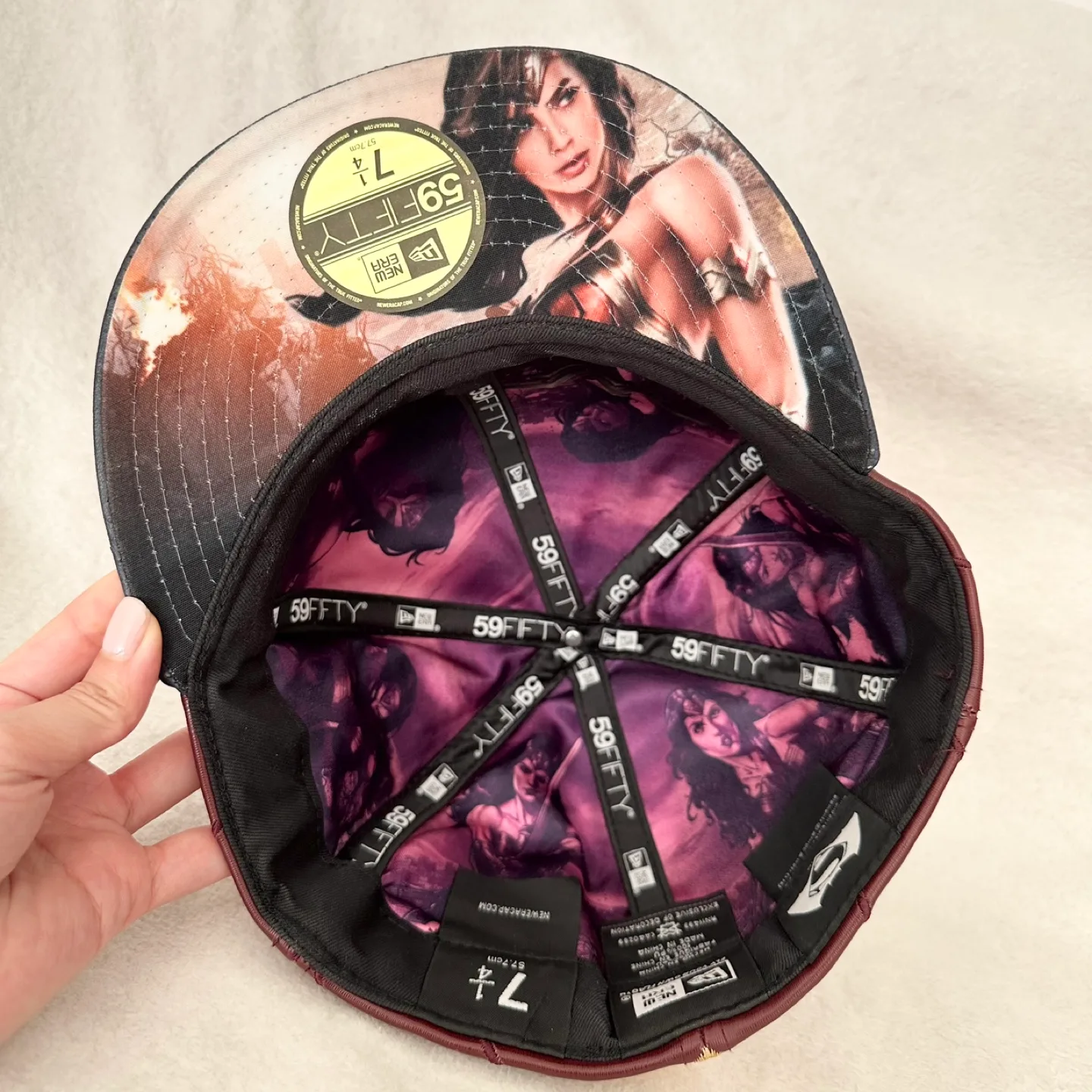 New Era Wonder Woman Collectable 59FIFTY Fitted Cap - Size 7 1/4 image indicator(6)