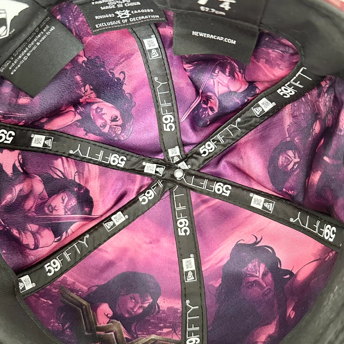 New Era Wonder Woman Collectable 59FIFTY Fitted Cap - Size 7 1/4 image indicator(8)