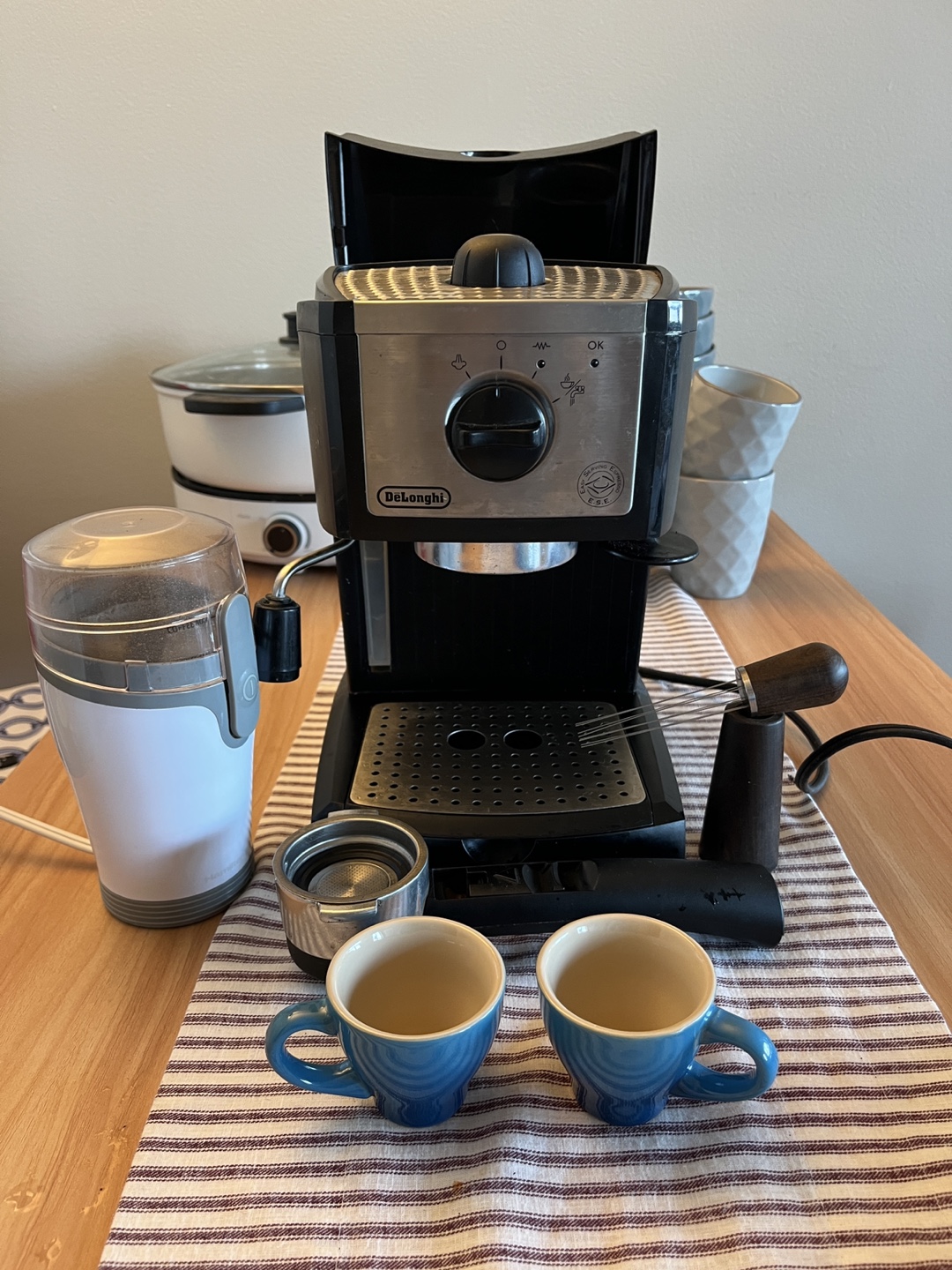 DeLonghi Espresso Machine Full Set