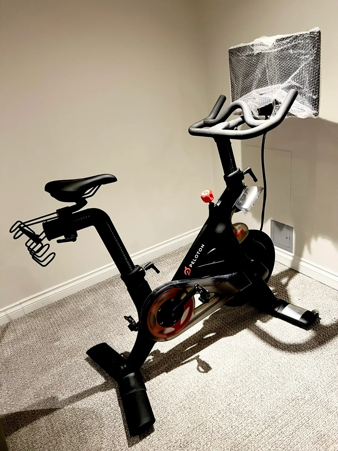 ALMOST NEW Peloton Bike Gen2 thumbnail