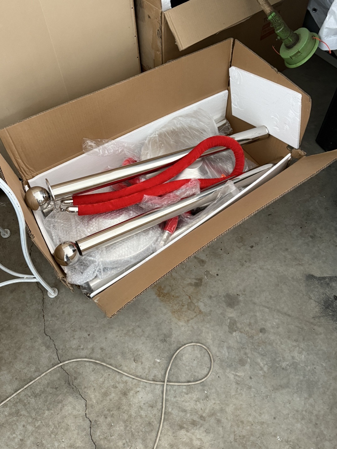 Silver Stanchions with Red Ropes - 4 PCS - photo 2