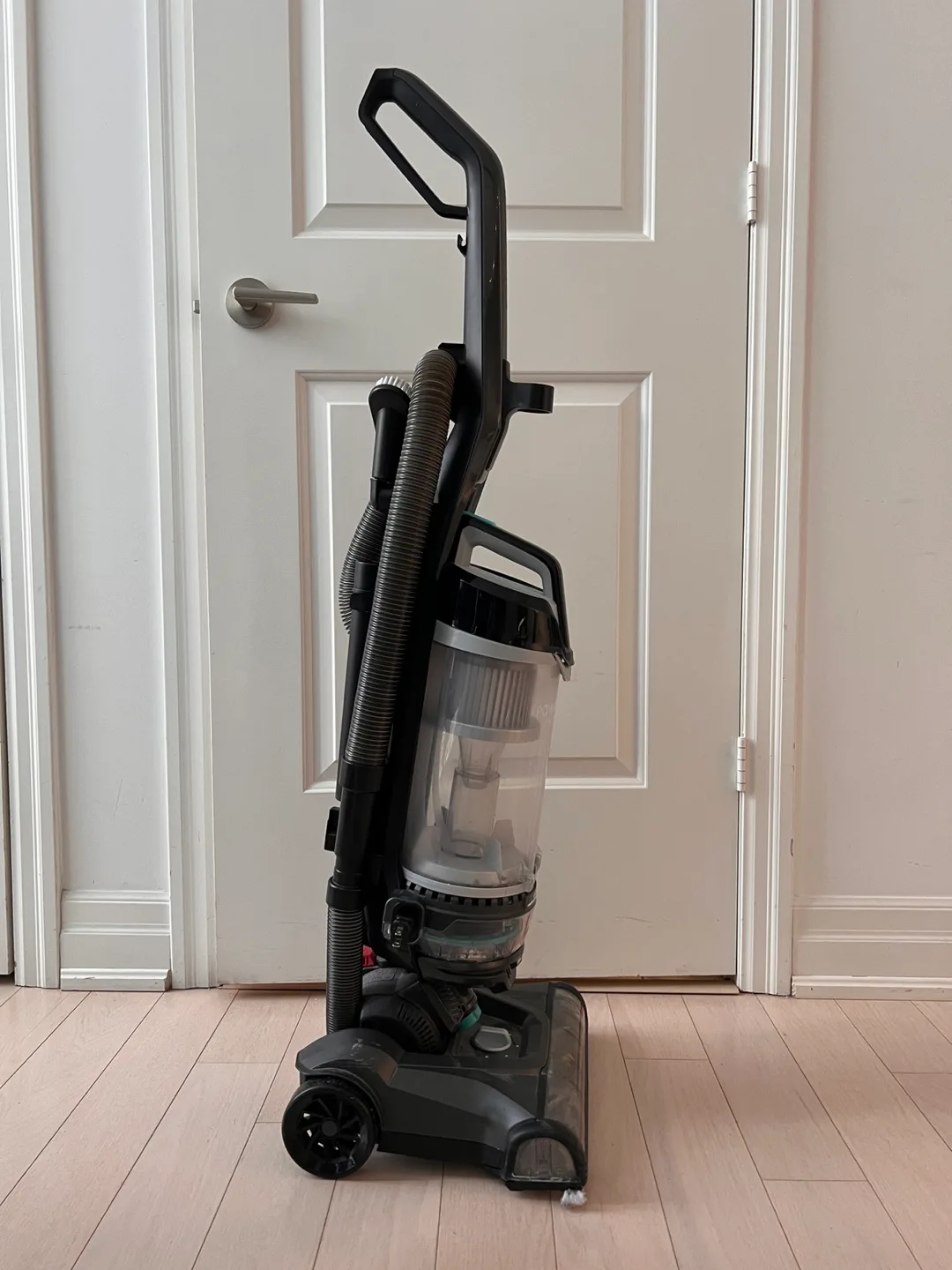 Bissell Powerlifter Swivel Rewind Vacuum thumbnail