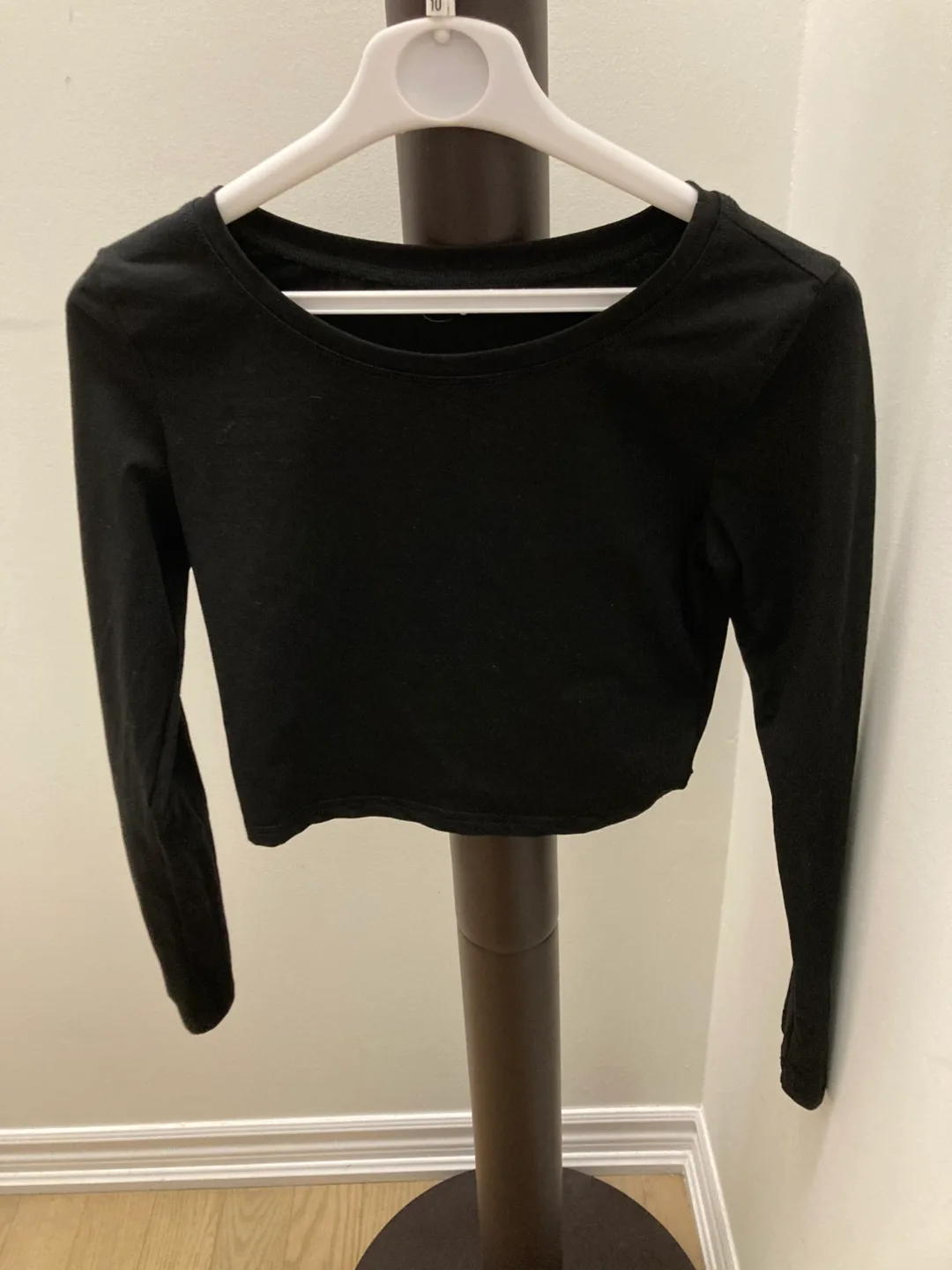 Artivaly Black Long Sleeve Crop Top - Size S thumbnail