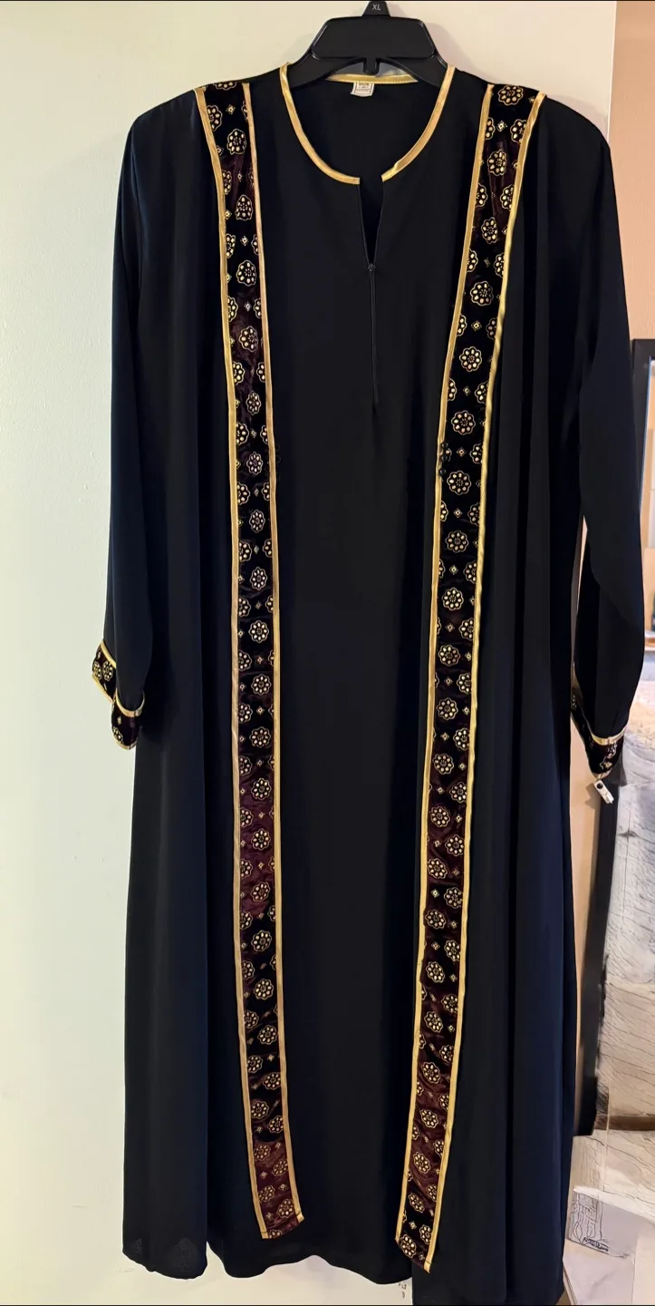 Black Abaya with Gold Trim 🇨🇦 thumbnail