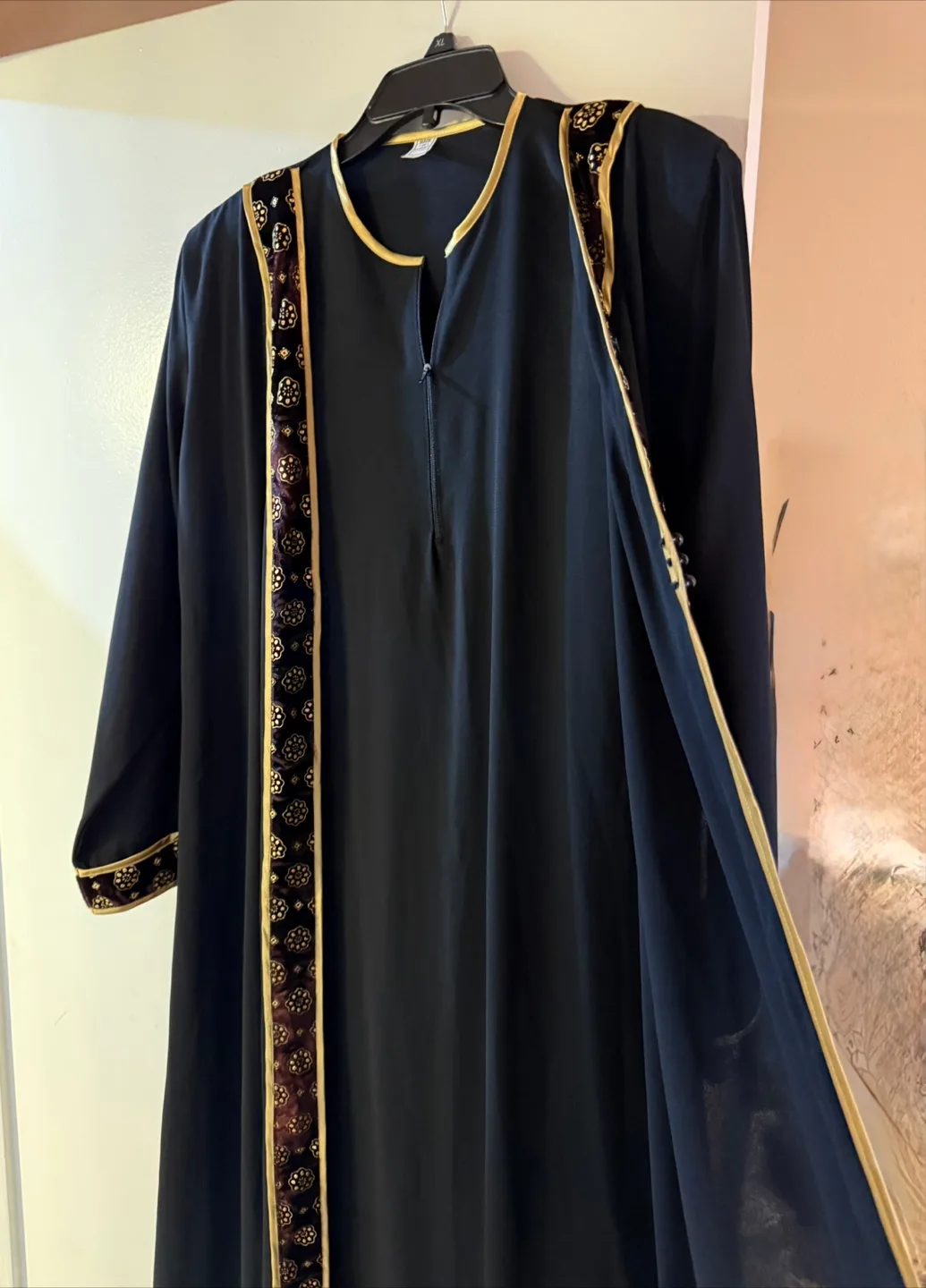 Black Abaya with Gold Trim 🇨🇦 thumbnail