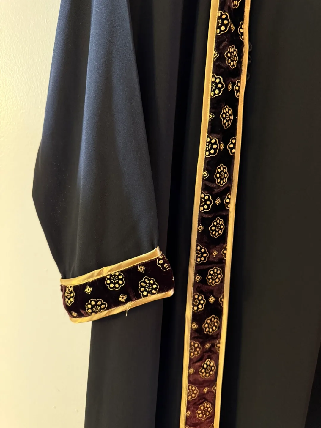 Black Abaya with Gold Trim 🇨🇦 image indicator(7)