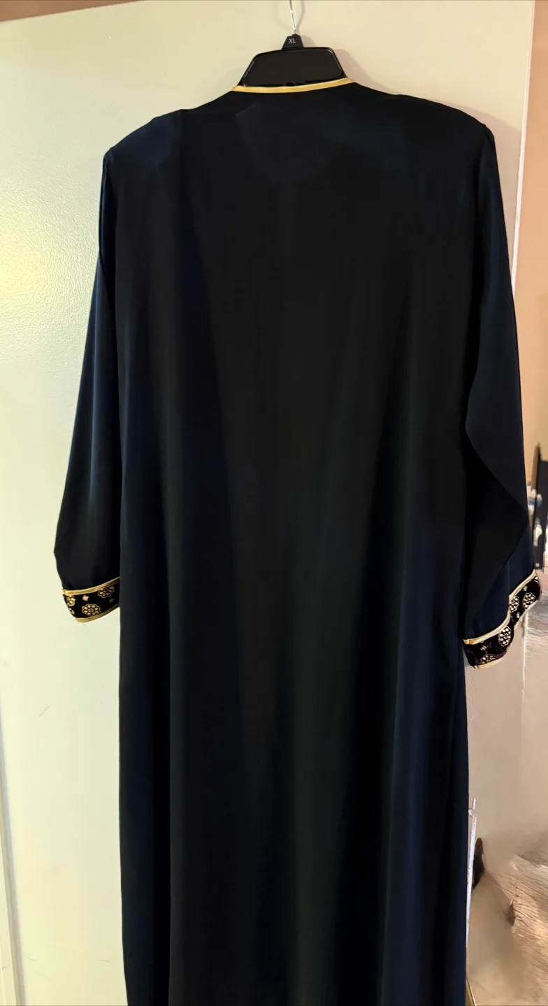 Black Abaya with Gold Trim 🇨🇦 image indicator(6)