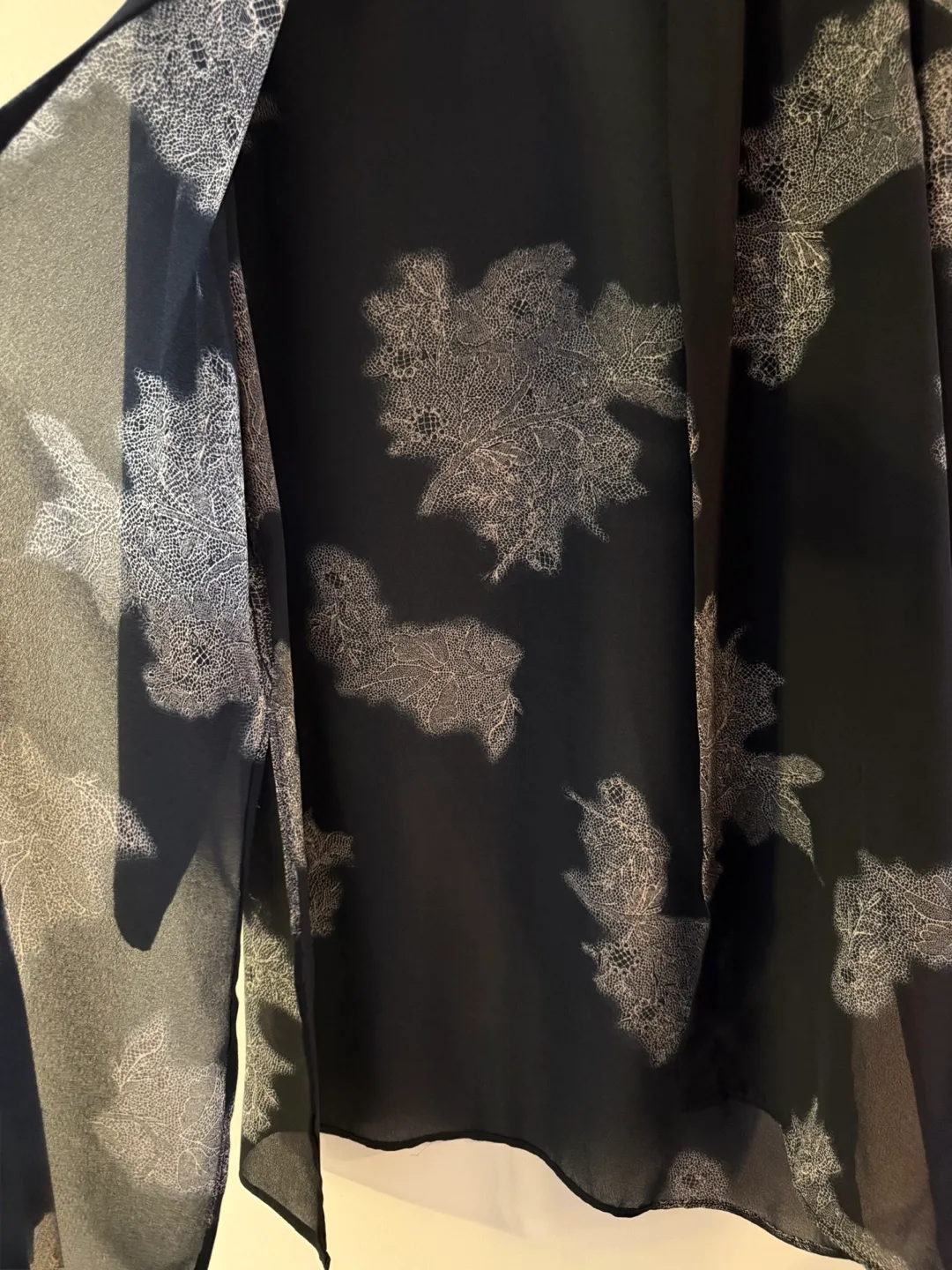 Dark navy Floral Kimono 🇨🇦 image indicator(3)