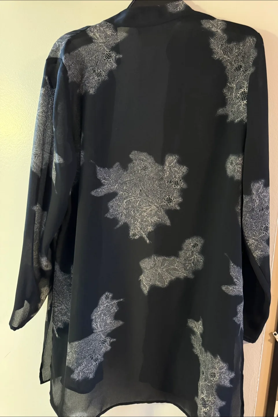 Dark navy Floral Kimono 🇨🇦 image indicator(2)