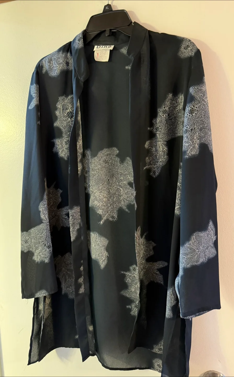Black Floral Kimono 🇨🇦 thumbnail