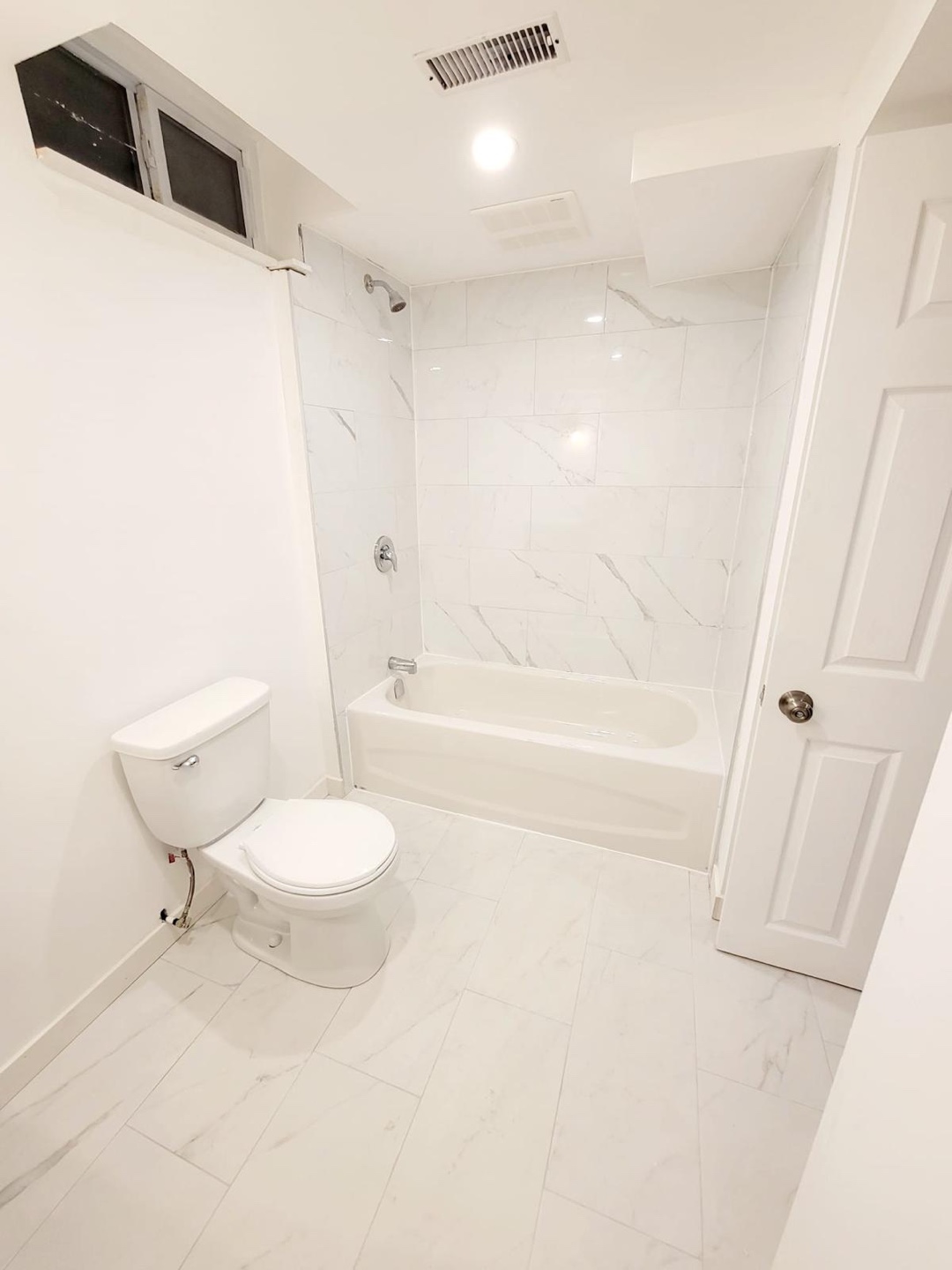 1 Bed 1 Bath Basement Apartment in Oshawa - photo 5