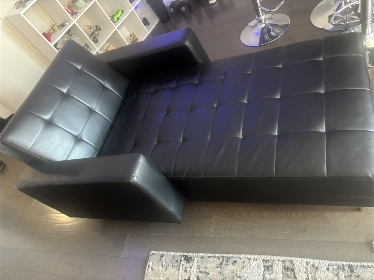 Black Leather Chaise Lounge - photo 2