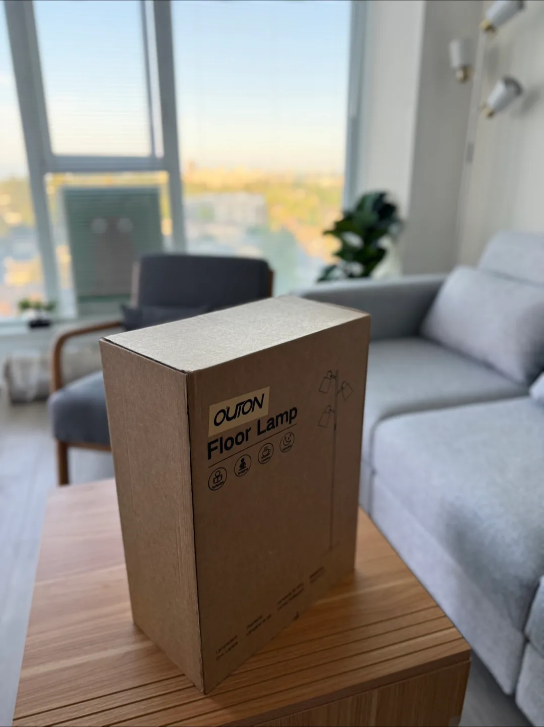 Brand New OUTON LED Tree Floor Lamp - White & Gold thumbnail