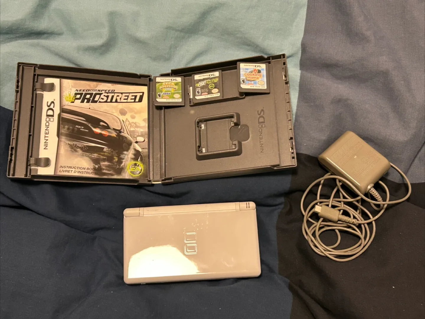 Nintendo DS Lite with Games and Charger thumbnail