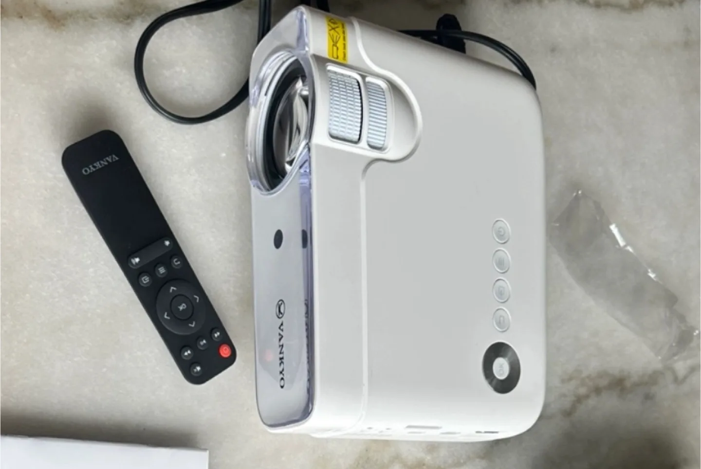 Vankyo Leisure 430 Projector w/ Case thumbnail