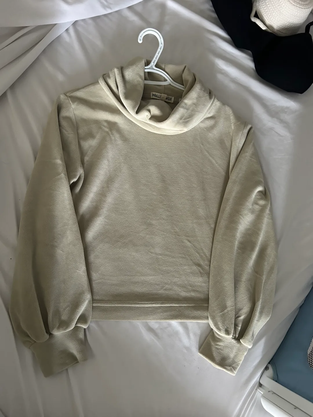 BNWOT Wallflower Beige Pullover Large thumbnail