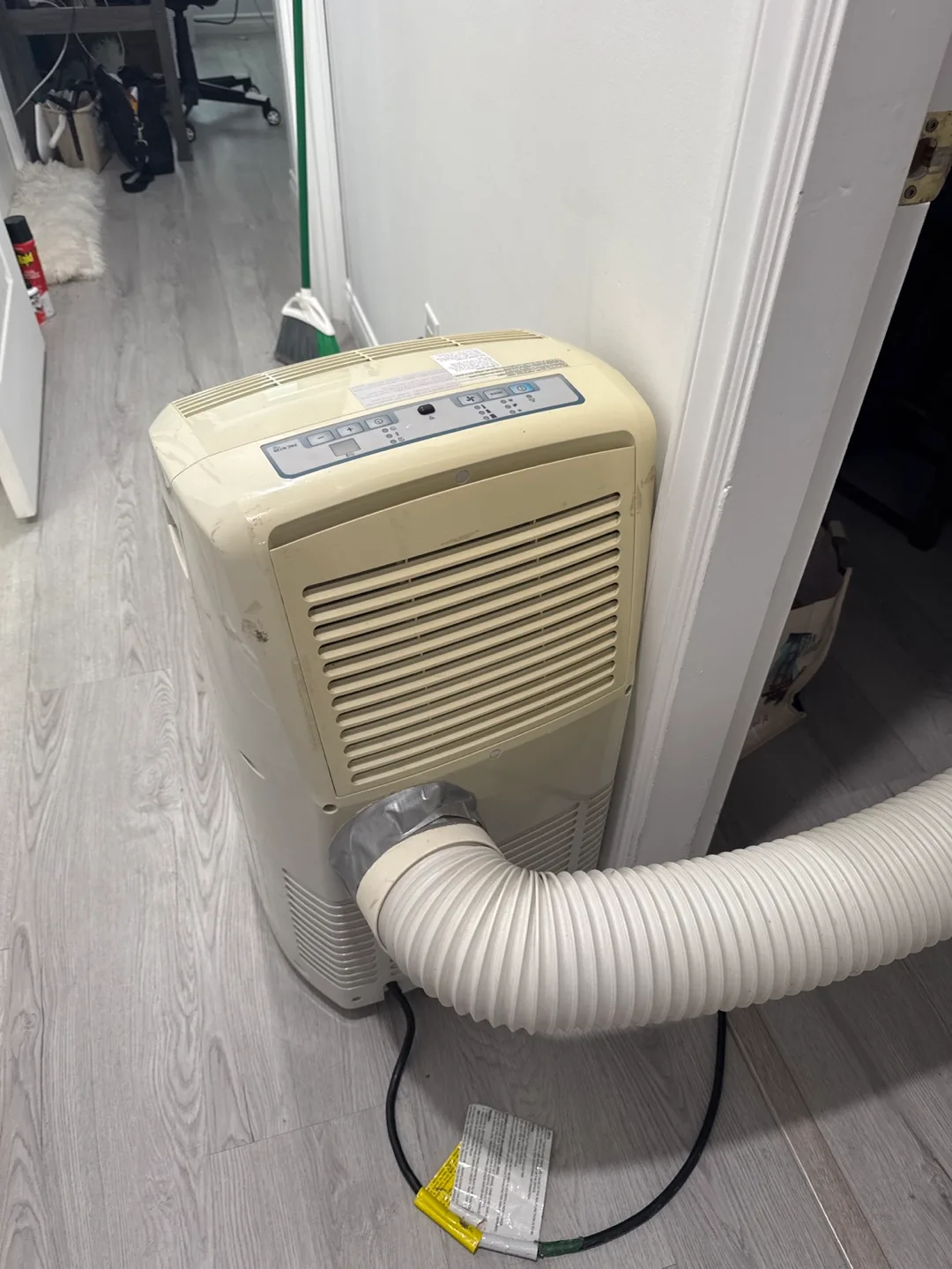DeLonghi PAC N120E Portable Air Conditioner thumbnail