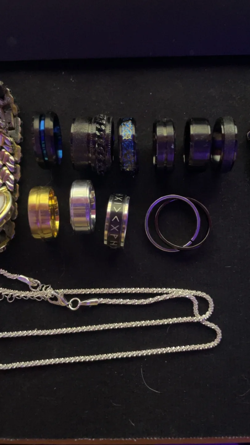 Assorted Jewellery Bundle image indicator(3)