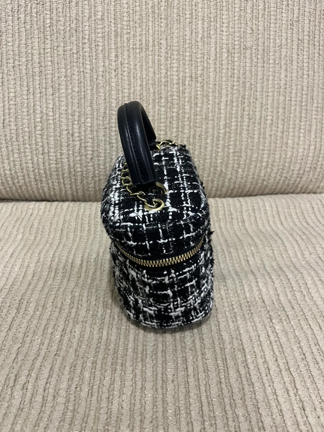 Black & White Tweed Vanity Bag image indicator(2)