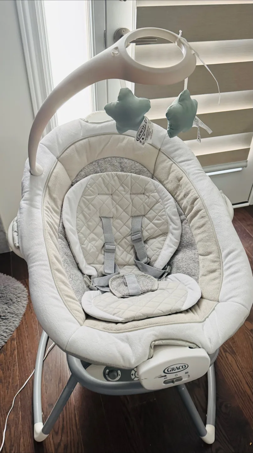 Graco Baby Swing - New in Condition! image indicator(3)