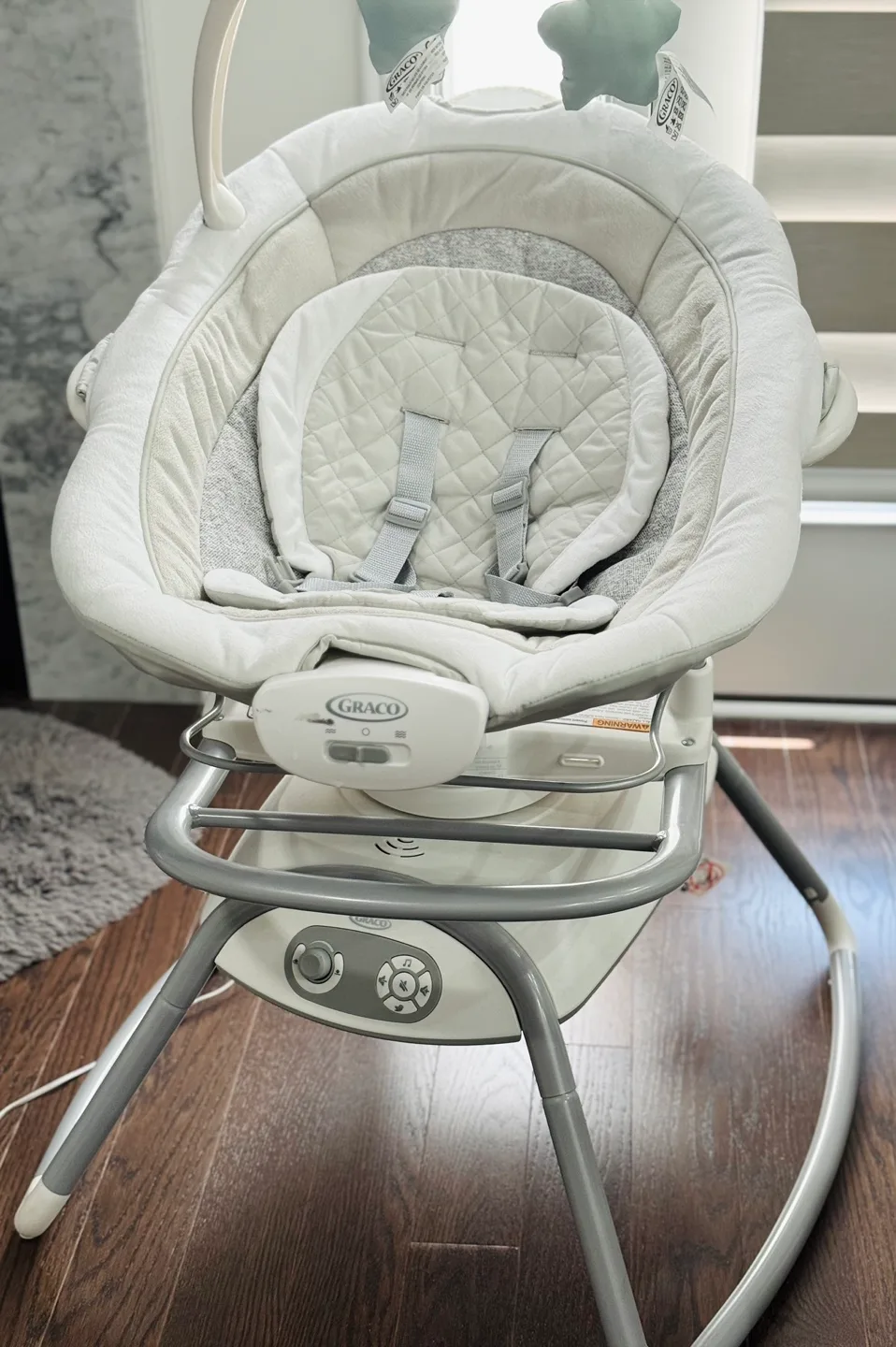Graco Baby Swing - New in Condition! image indicator(2)