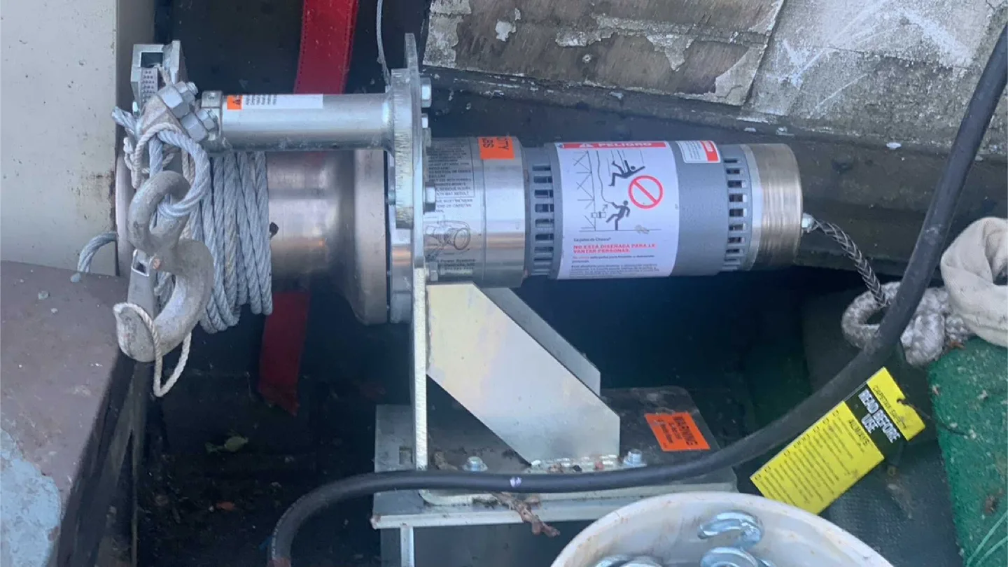 1000 LBS Capacity Winch thumbnail