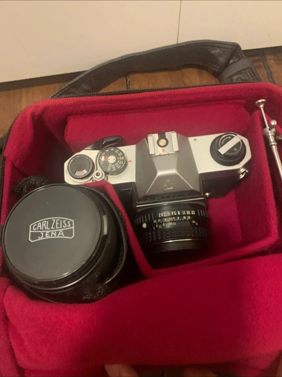 Pentax K1000 35mm Film Camera w/ Lenses image indicator(4)