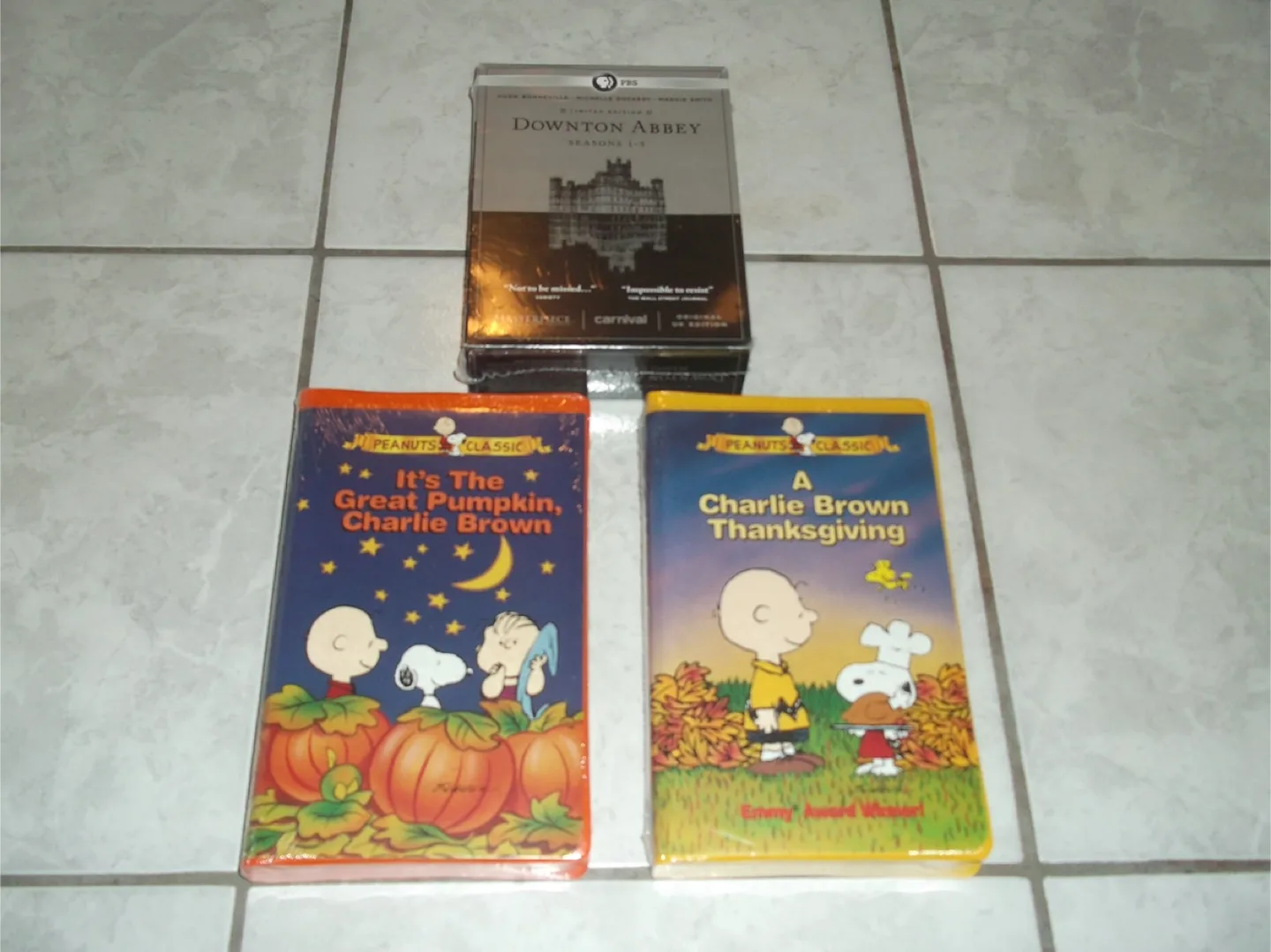 NEW Peanuts Classics Charlie Brown VHS Movies & DA Seasons Set! thumbnail