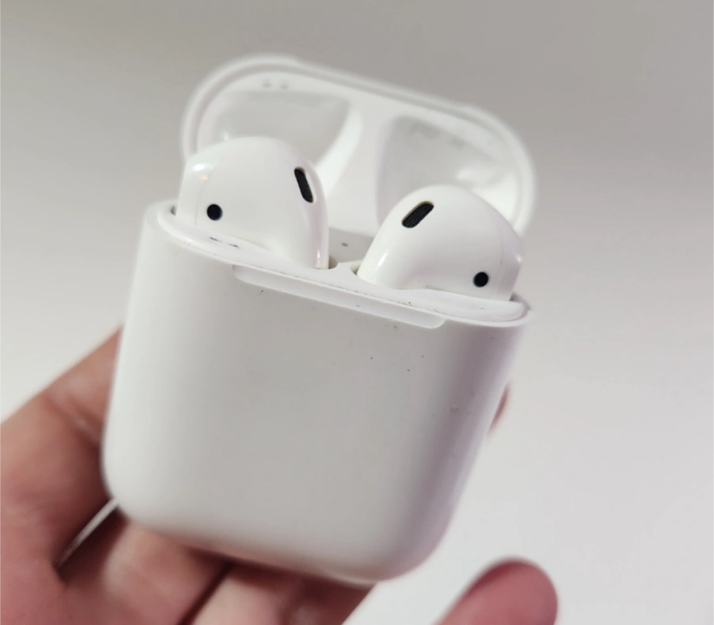 Apple AirPods (2nd Generation)