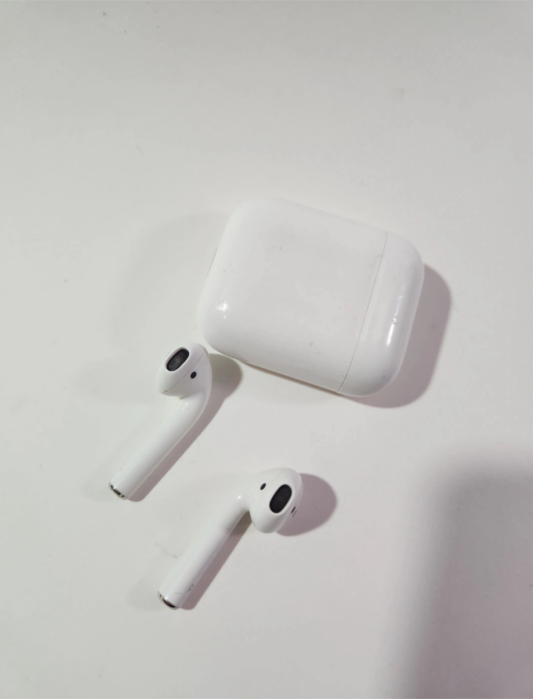 Apple AirPods (2nd Generation) - photo 2