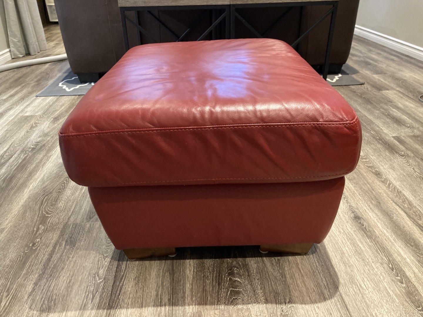 Red leather ottoman. Stouffville pickup - photo 3