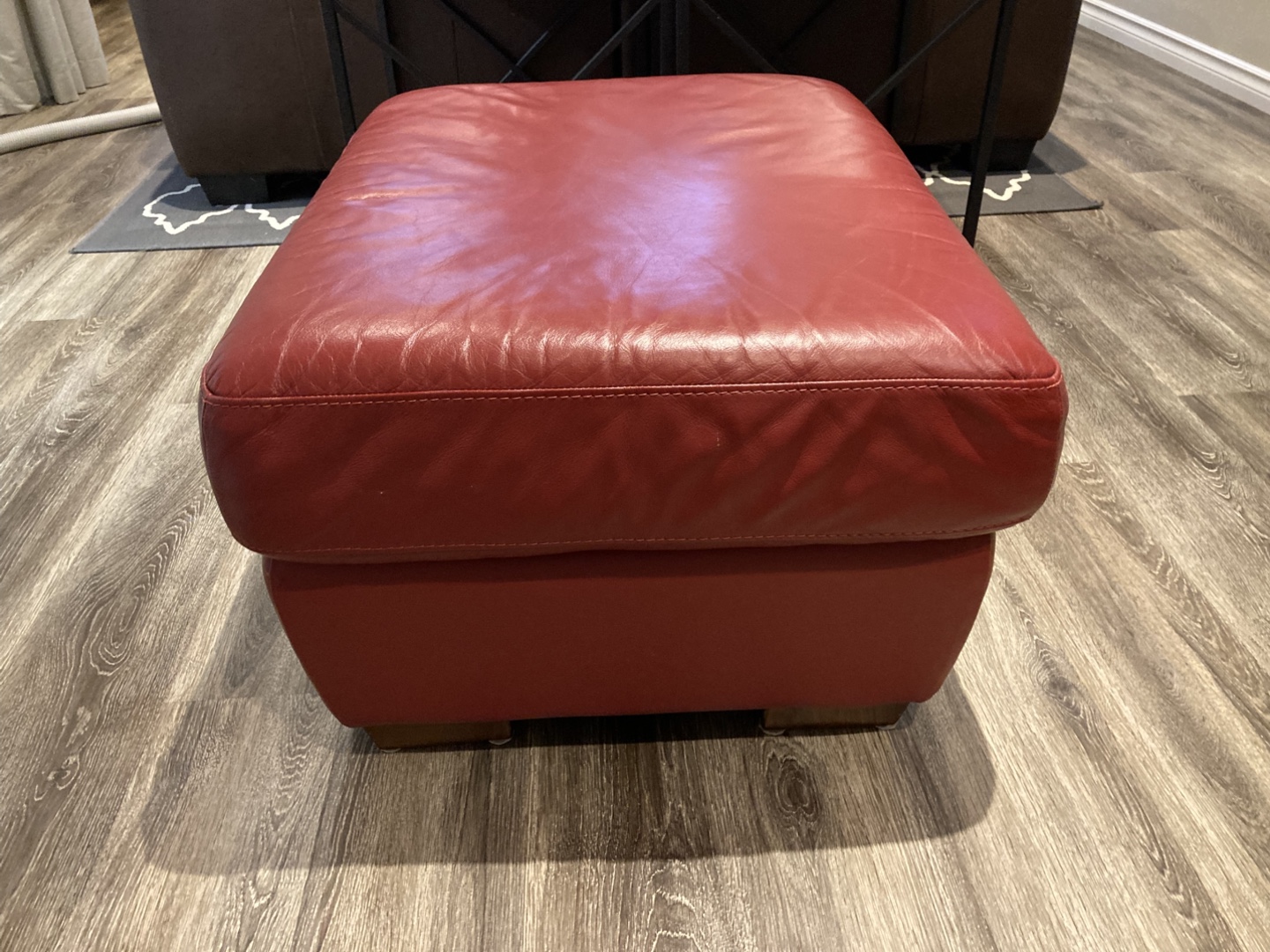 Red leather ottoman. Stouffville pickup - photo 5