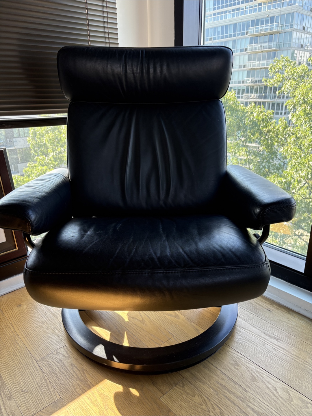Black Leather Recliner Chair - photo 2