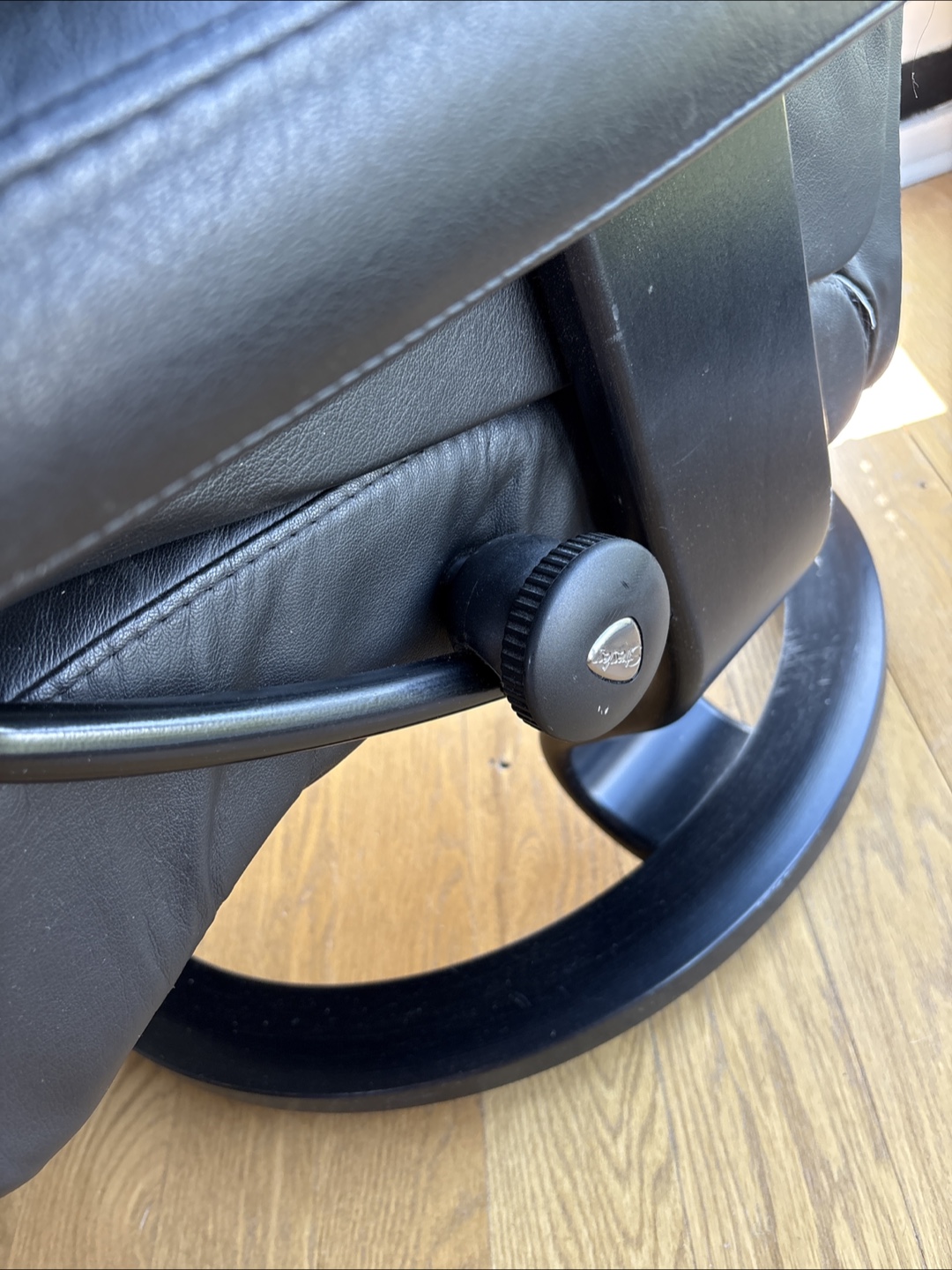 Black Leather Recliner Chair - photo 3