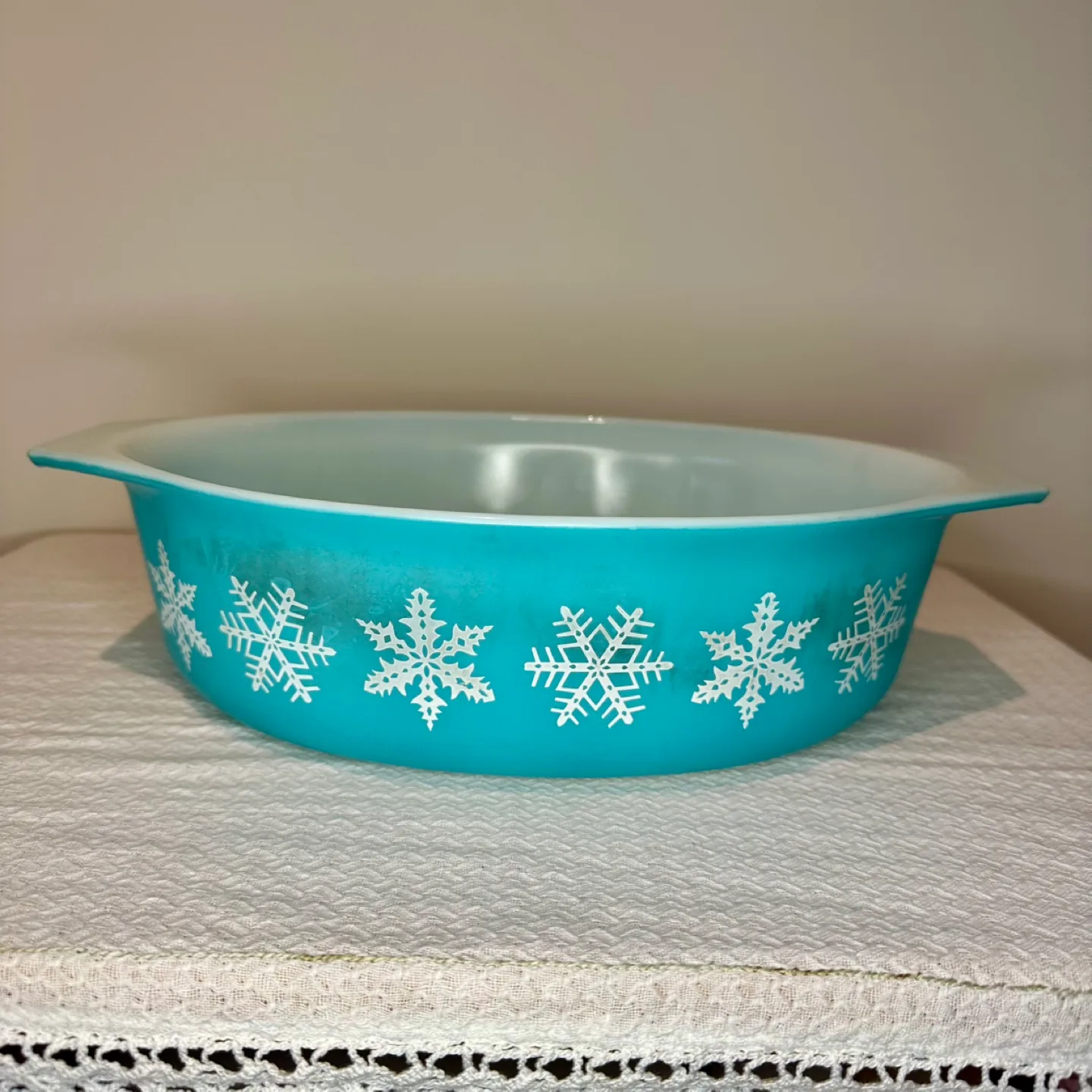 Pyrex Snowflake Blue Oval Casserole Dish - 2.5 Qt thumbnail