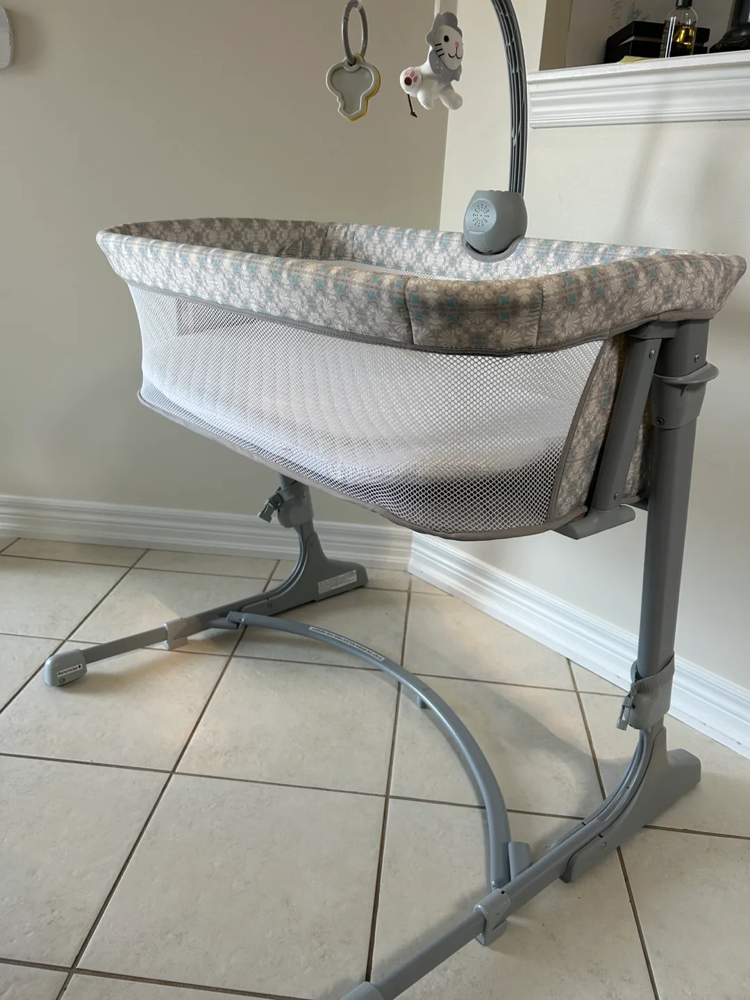 Bassinet co sleeper image indicator(4)