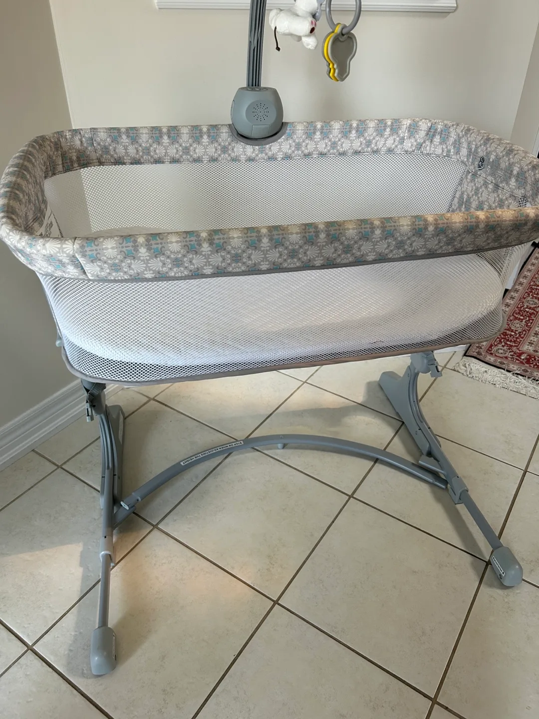 Bassinet co sleeper image indicator(2)