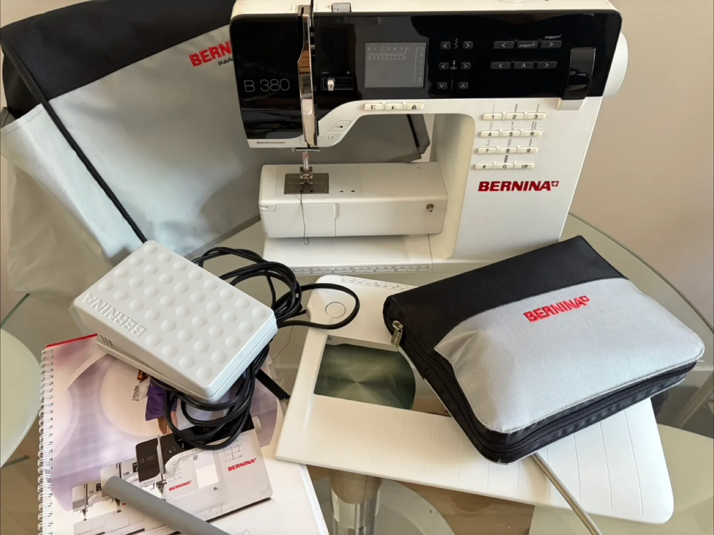 Bernina B 380 Sewing Machine thumbnail
