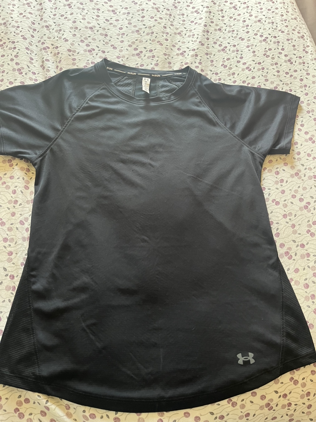 Under Armour Women's Running Shirt & Shorts - photo 3