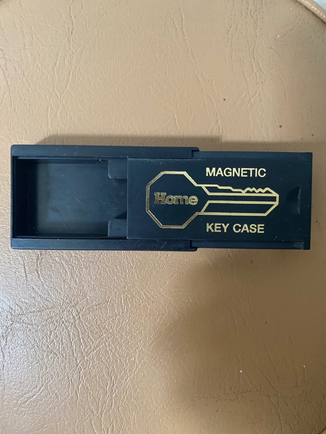Magnetic Home Key Case 🇨🇦 thumbnail