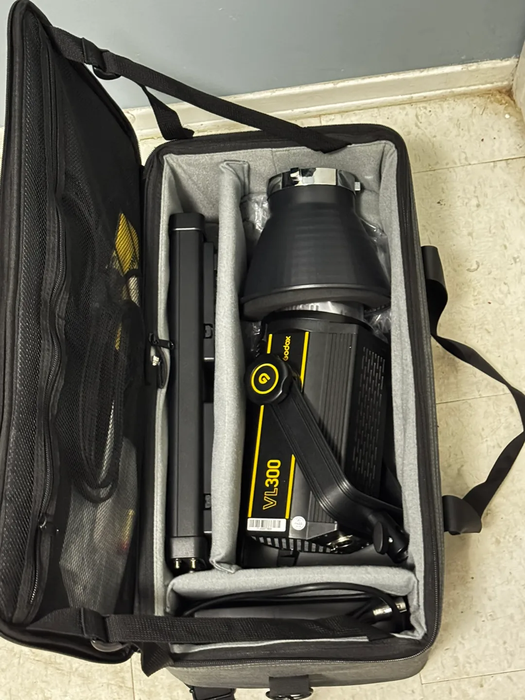 Godox VL300 LED Video Light image indicator(2)