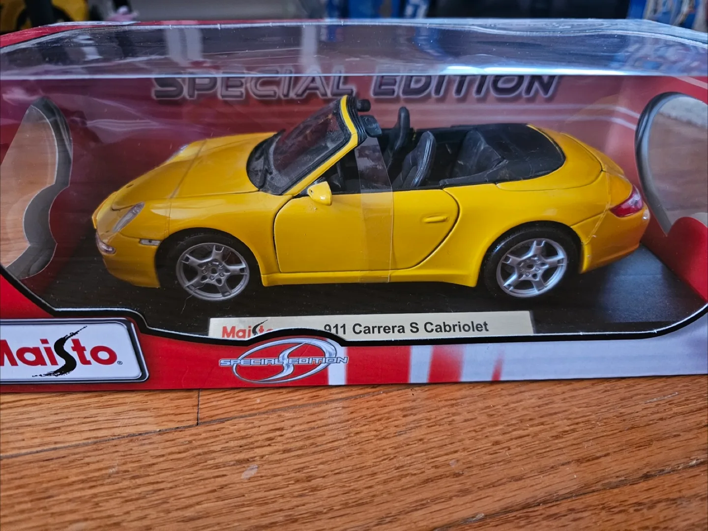 Maisto 911 Carrera S Cabriolet - Special Edition thumbnail