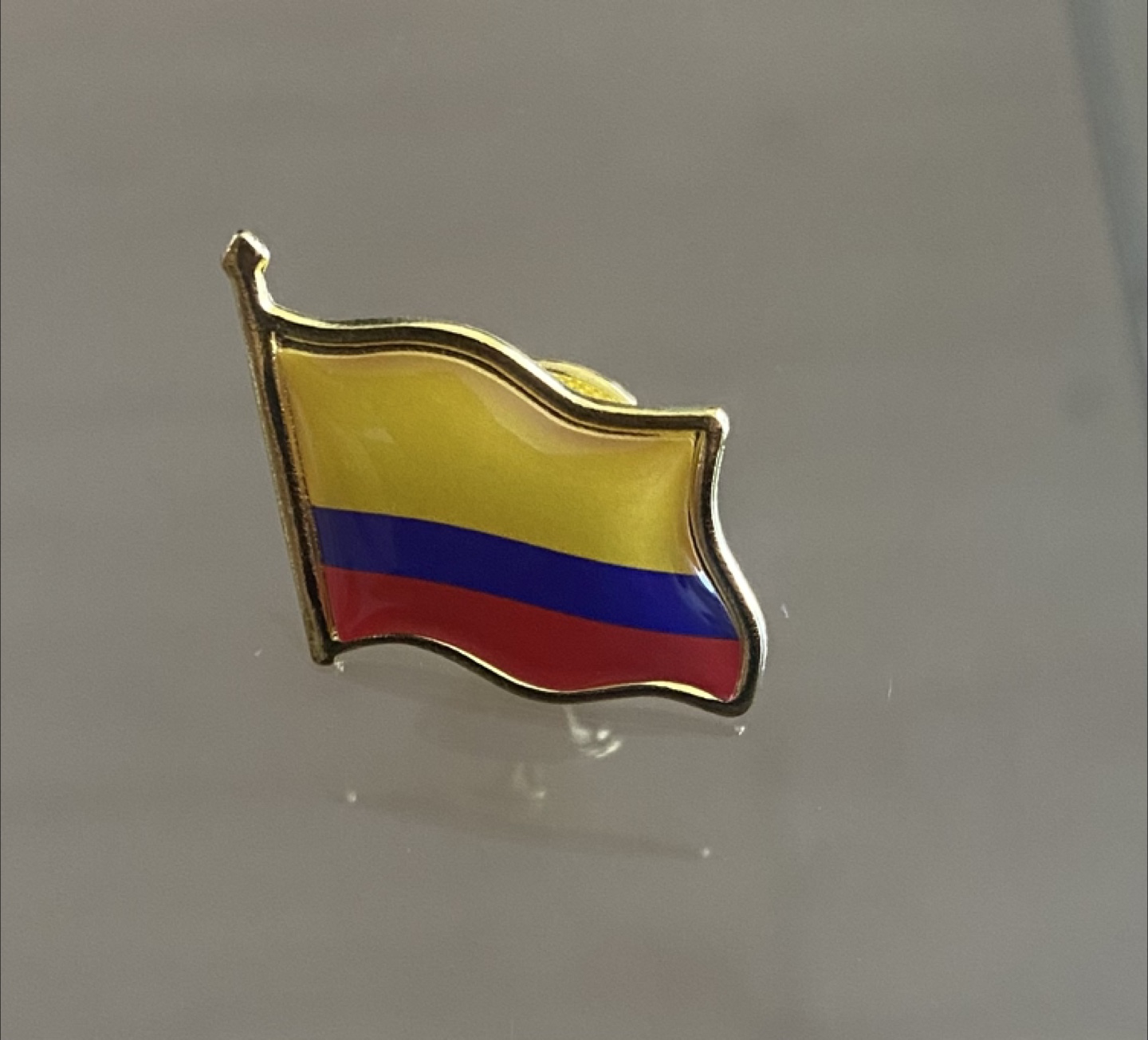 Colombian Flag Pin & Keychain - photo 3