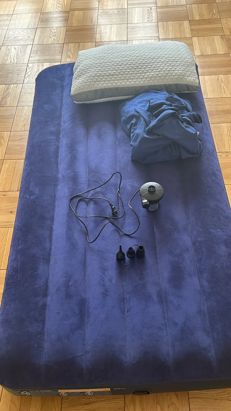 Air Mattress w/ Electric Pump & Pillow and linen thumbnail