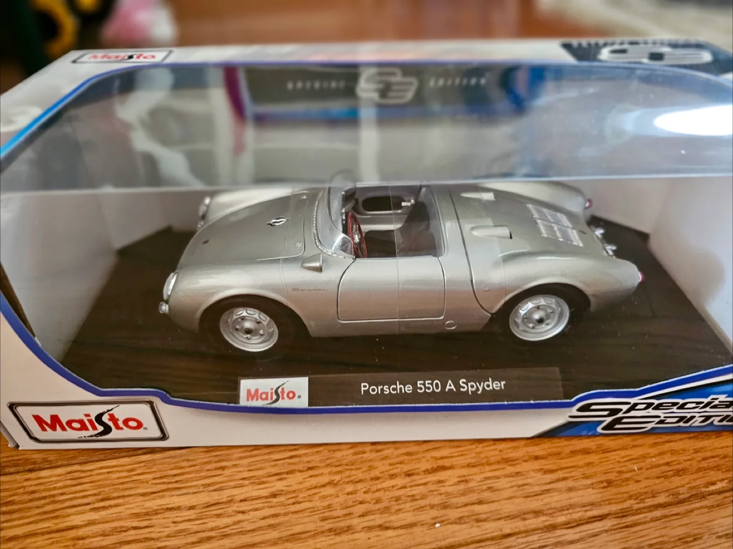 Maisto Porsche 550 A Spyder Special Edition thumbnail