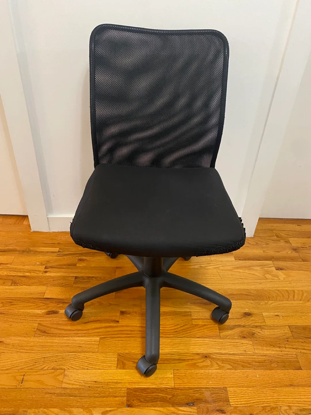 Black Mesh Office Chair thumbnail